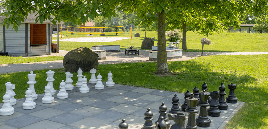 Schach im Aussenbereich der Klinik am Kronsberg