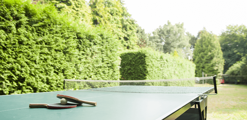 Sonnenhof-Voelksen-Tischtennis Tischtennisplatte im Garten vom Sonnenhof Voelksen