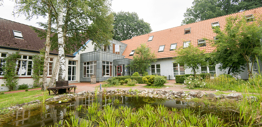 Aussenansicht des Haus Kayhauserfeld der Paritaetischen Suchthilfe Niedersachsen