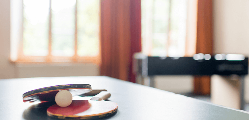 Tischtennisplatte im Haus Kayhauserfeld der Paritaetischen Suchthilfe Niedersachsen
