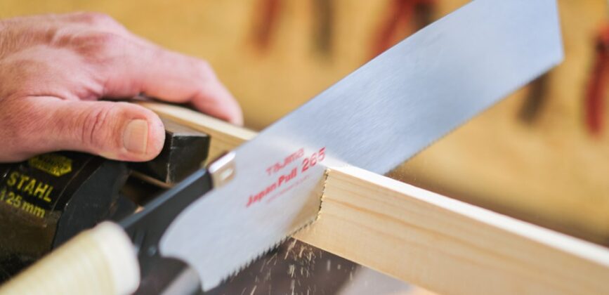 Holz saegen in der Tagesstaette Oldenburg