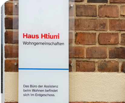 Schild von Haus Hliuni