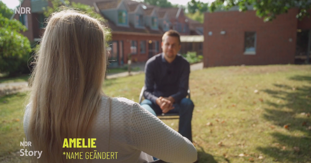 Im Interview mit Tobi Schlegl berichtet eine ehemalige Patientin der Fachklinik Südergellersen, wie sie mit therapeutischer Unterstützung den Weg aus der Kokainsucht fand.