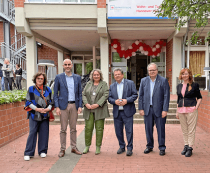 Gruppenfoto (v.l.n.r.: Michaela Michalowitz, Belit Onay, Kerstin Tack, Dr. Andreas Philippi, Serdar Saris, Carola Bau)