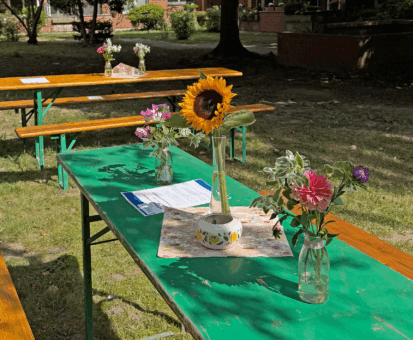 Bunte Blumendekoration aus dem Nachbarschaftsfest der Wohn- und Tagesstätte Hannover Leinemasch
