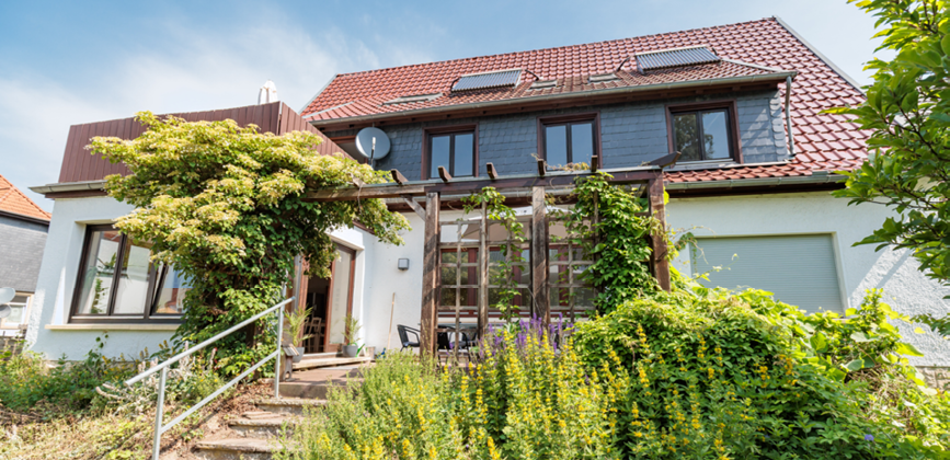 Garten und gEbäube der Außenstelle Schloß Delligsen
