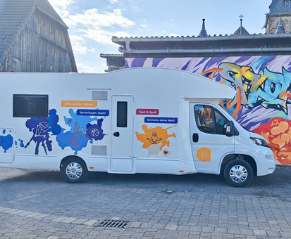 Kinder und Jugendliche gestalten das Gelbe Mobil