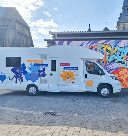 Kinder und Jugendliche gestalten das Gelbe Mobil